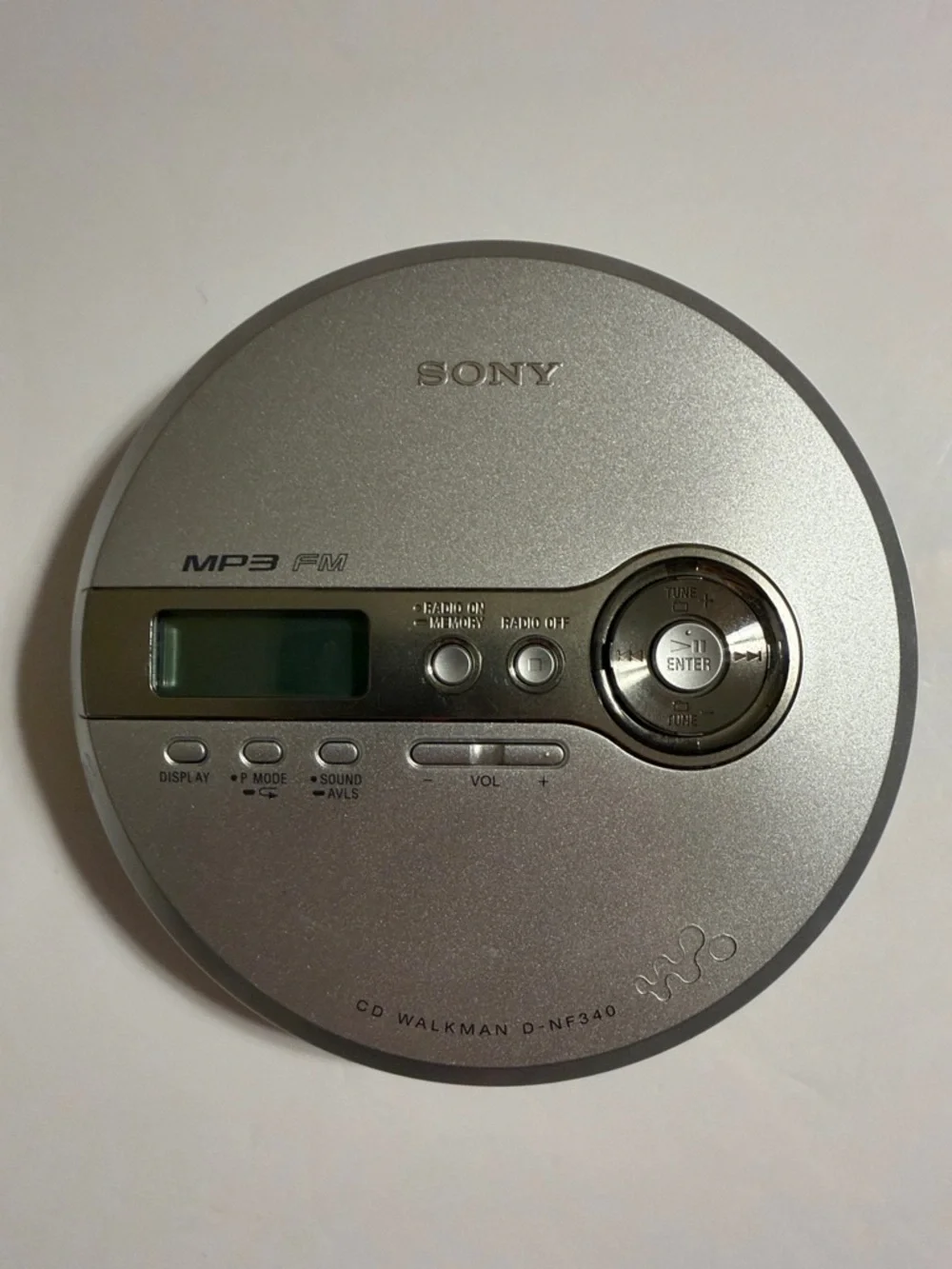 Sony D-NF340 Compact Disc Walkman CD/MP3/FM Radio Silver Portable with LCD